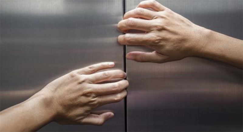 Sự cố thang máy