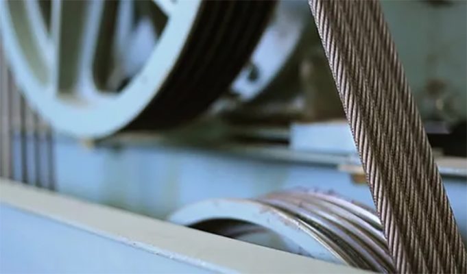 Thang máy rung lắc do puly và cáp tải bị hỏng