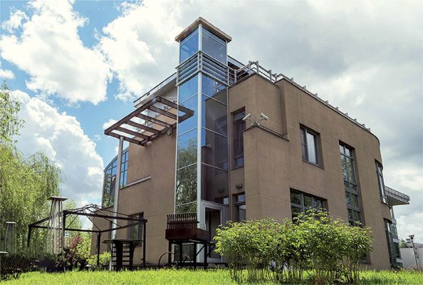 Giải pháp chống nóng cho thang máy lồng kính: Lựa chọn vị trí lắp đặt phù hợp