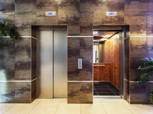 Cửa tầng thang máy