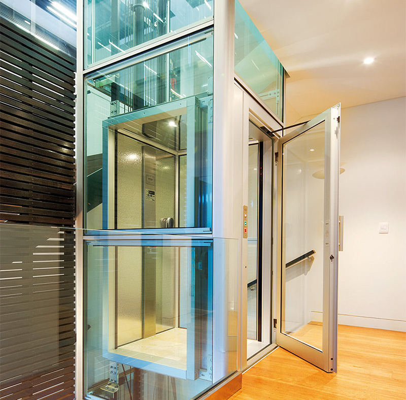 Thang máy cửa mở tay